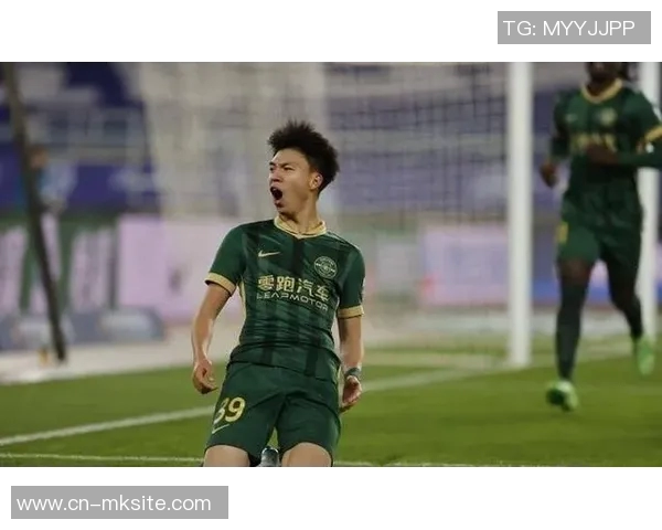 蒯纪闻李新翔宣布离开上港加盟法甲名帅新东家共同开启新篇章